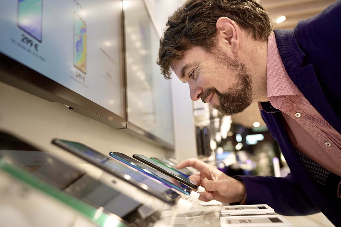 5G-puhelinten myynti puhkaisi viime viikolla 50 prosentin haamurajan